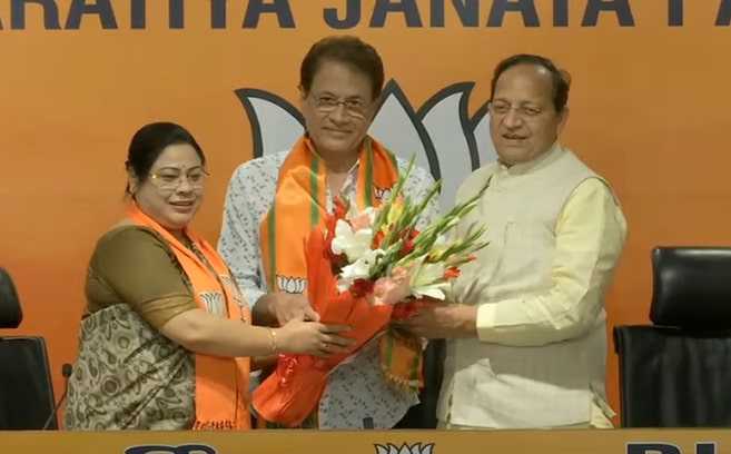 Arun Govil (Centre) while joining BJP at its office in Delhi on Thursday